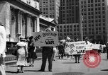 Standbild picket line New York City USA, 1941, aus Sekunde 44 historischem Filmmaterial Videoclip 65675053245