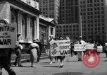 Standbild picket line New York City USA, 1941, aus Sekunde 48 historischem Filmmaterial Videoclip 65675053245