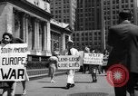 Standbild picket line New York City USA, 1941, aus Sekunde 53 historischem Filmmaterial Videoclip 65675053245