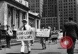 Standbild picket line New York City USA, 1941, aus Sekunde 55 historischem Filmmaterial Videoclip 65675053245