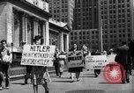 Standbild picket line New York City USA, 1941, aus Sekunde 58 historischem Filmmaterial Videoclip 65675053245