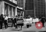 Standbild picket line New York City USA, 1941, aus Sekunde 60 historischem Filmmaterial Videoclip 65675053245