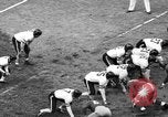 Immagine di Football americano New York City USA, 1940, secondo 12 filmato di repertorio 65675053252