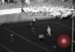 Immagine di Football americano New York City USA, 1940, secondo 28 filmato di repertorio 65675053252