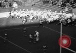 Immagine di Football americano New York City USA, 1940, secondo 29 filmato di repertorio 65675053252