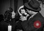 Immagine di Guerra Inglese spose arrivare in America New York City USA, 1945, secondo 8 filmato di repertorio 65675053335