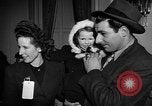 Immagine di Guerra Inglese spose arrivare in America New York City USA, 1945, secondo 10 filmato di repertorio 65675053335