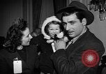 Immagine di Guerra Inglese spose arrivare in America New York City USA, 1945, secondo 11 filmato di repertorio 65675053335
