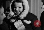 Immagine di Guerra Inglese spose arrivare in America New York City USA, 1945, secondo 13 filmato di repertorio 65675053335
