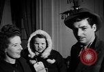 Immagine di Guerra Inglese spose arrivare in America New York City USA, 1945, secondo 19 filmato di repertorio 65675053335