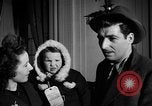 Immagine di Guerra Inglese spose arrivare in America New York City USA, 1945, secondo 20 filmato di repertorio 65675053335