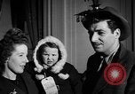 Immagine di Guerra Inglese spose arrivare in America New York City USA, 1945, secondo 21 filmato di repertorio 65675053335