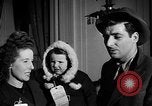 Immagine di Guerra Inglese spose arrivare in America New York City USA, 1945, secondo 22 filmato di repertorio 65675053335