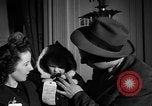 Immagine di Guerra Inglese spose arrivare in America New York City USA, 1945, secondo 26 filmato di repertorio 65675053335