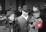 Immagine di Guerra Inglese spose arrivare in America New York City USA, 1945, secondo 31 filmato di repertorio 65675053335
