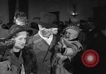 Immagine di Guerra Inglese spose arrivare in America New York City USA, 1945, secondo 32 filmato di repertorio 65675053335