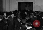 Immagine di Guerra Inglese spose arrivare in America New York City USA, 1945, secondo 57 filmato di repertorio 65675053335