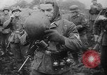 Immagine di Le forze tedesche combattono i sovietici sul fronte orientale nella guerra mondiale II Russia, 1944, secondo 33 filmato di repertorio 65675053350