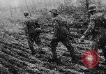 Immagine di Le forze tedesche combattono i sovietici sul fronte orientale nella guerra mondiale II Russia, 1944, secondo 44 filmato di repertorio 65675053350