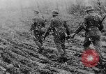 Immagine di Le forze tedesche combattono i sovietici sul fronte orientale nella guerra mondiale II Russia, 1944, secondo 45 filmato di repertorio 65675053350