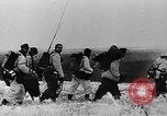 Immagine di I tedeschi Panzer Grenadiers impegnano le forze sovietiche sul fronte orientale Russia, 1944, secondo 30 filmato di repertorio 65675053351
