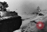 Immagine di I tedeschi Panzer Grenadiers impegnano le forze sovietiche sul fronte orientale Russia, 1944, secondo 33 filmato di repertorio 65675053351