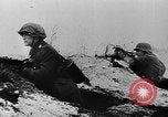Immagine di I tedeschi Panzer Grenadiers impegnano le forze sovietiche sul fronte orientale Russia, 1944, secondo 54 filmato di repertorio 65675053351