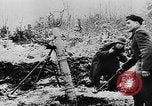 Immagine di I tedeschi Panzer Grenadiers impegnano le forze sovietiche sul fronte orientale Russia, 1944, secondo 56 filmato di repertorio 65675053351