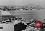 Standbild Zeitungsberichte Erfassung der britischen Seebasis Samos Griechenland, 1944, aus Sekunde 8 historischem Filmmaterial Videoclip 65675053352