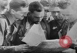 Standbild Zeitungsberichte Erfassung der britischen Seebasis Samos Griechenland, 1944, aus Sekunde 16 historischem Filmmaterial Videoclip 65675053352