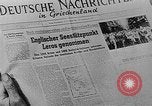 Standbild Zeitungsberichte Erfassung der britischen Seebasis Samos Griechenland, 1944, aus Sekunde 18 historischem Filmmaterial Videoclip 65675053352