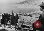 Standbild Zeitungsberichte Erfassung der britischen Seebasis Samos Griechenland, 1944, aus Sekunde 26 historischem Filmmaterial Videoclip 65675053352