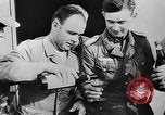 Standbild Zeitungsberichte Erfassung der britischen Seebasis Samos Griechenland, 1944, aus Sekunde 34 historischem Filmmaterial Videoclip 65675053352