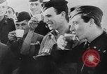 Standbild Zeitungsberichte Erfassung der britischen Seebasis Samos Griechenland, 1944, aus Sekunde 38 historischem Filmmaterial Videoclip 65675053352