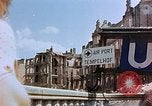 Immagine di Civili tedesco Berlino Germania, 1945, secondo 10 filmato di repertorio 65675053358
