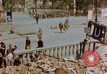Immagine di Ingresso della metropolitana Berlino Germania, 1945, secondo 3 filmato di repertorio 65675053362