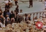 Immagine di Ingresso della metropolitana Berlino Germania, 1945, secondo 39 filmato di repertorio 65675053362