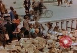 Immagine di Ingresso della metropolitana Berlino Germania, 1945, secondo 45 filmato di repertorio 65675053362