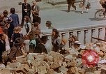 Immagine di Ingresso della metropolitana Berlino Germania, 1945, secondo 46 filmato di repertorio 65675053362