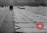 Standbild Floating Luft Streifen Vereinigtes Königreich, 1945, aus Sekunde 5 historischem Filmmaterial Videoclip 65675053379