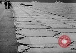 Standbild Floating Luft Streifen Vereinigtes Königreich, 1945, aus Sekunde 6 historischem Filmmaterial Videoclip 65675053379