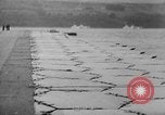 Standbild Floating Luft Streifen Vereinigtes Königreich, 1945, aus Sekunde 25 historischem Filmmaterial Videoclip 65675053379