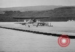 Standbild Floating Luft Streifen Vereinigtes Königreich, 1945, aus Sekunde 32 historischem Filmmaterial Videoclip 65675053379