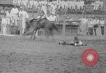 Standbild Rodeo Wettbewerb Huntsville Texas USA, 1945, aus Sekunde 26 historischem Filmmaterial Videoclip 65675053380