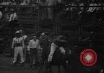 Standbild Rodeo Wettbewerb Huntsville Texas USA, 1945, aus Sekunde 29 historischem Filmmaterial Videoclip 65675053380