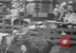 Standbild Rodeo Wettbewerb Huntsville Texas USA, 1945, aus Sekunde 45 historischem Filmmaterial Videoclip 65675053380