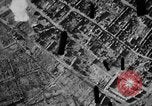 Standbild Intensive Bombardierung von Pforzheim Deutschland Pforzheim Deutschland, 1945, aus Sekunde 14 historischem Filmmaterial Videoclip 65675053382