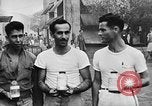 Standbild US Navy Befreite Kriegsgefangene in Philippinen Bilibid Philippinen, 1945, aus Sekunde 14 historischem Filmmaterial Videoclip 65675053383