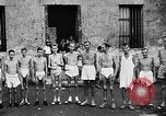 Standbild US Navy Befreite Kriegsgefangene in Philippinen Bilibid Philippinen, 1945, aus Sekunde 27 historischem Filmmaterial Videoclip 65675053383