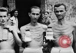 Standbild US Navy Befreite Kriegsgefangene in Philippinen Bilibid Philippinen, 1945, aus Sekunde 29 historischem Filmmaterial Videoclip 65675053383